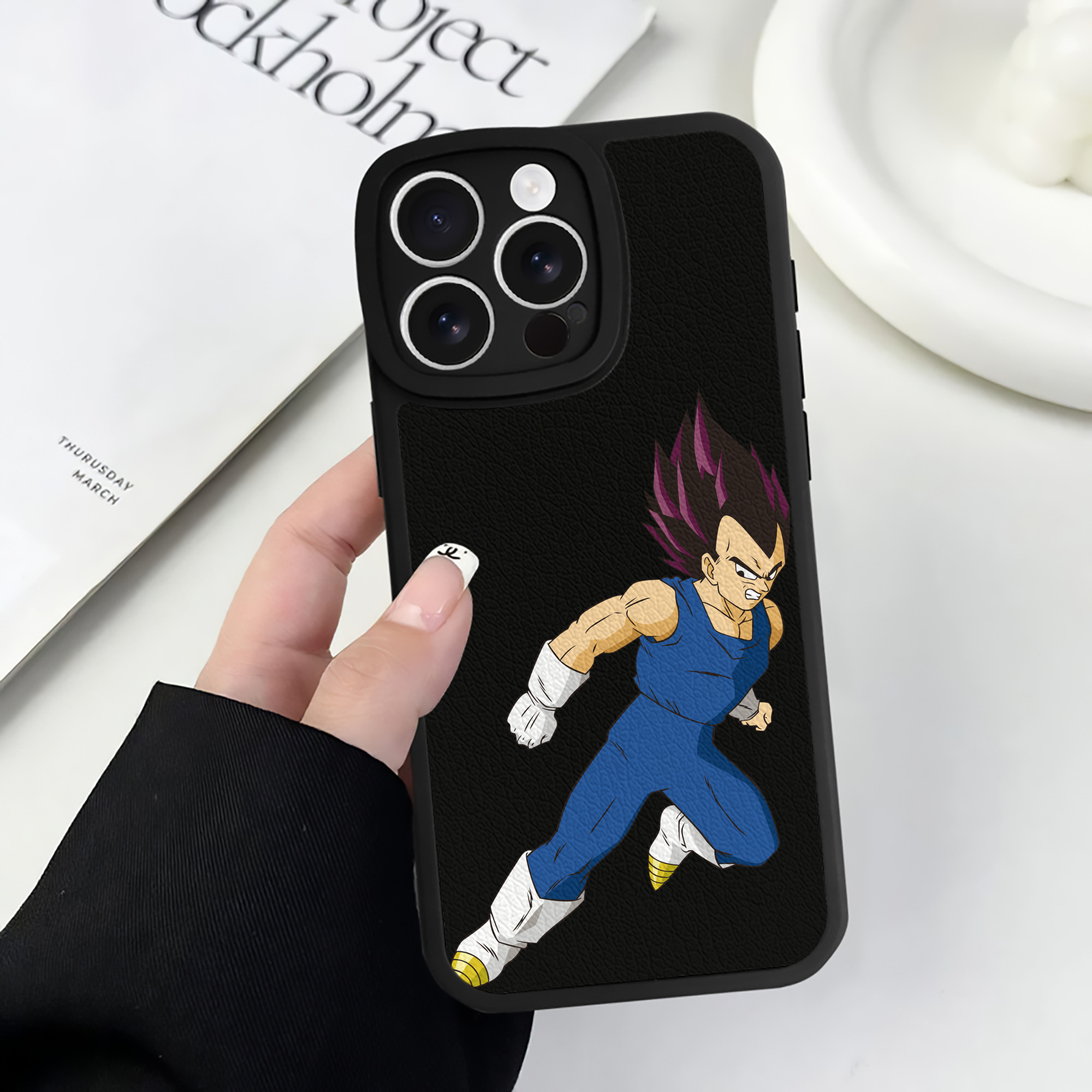 （画像用） ドラゴンボール ベジータ四世（Bejīta Yonsei）DRAGON BALL Vegeta IV 【iPhone 16シリーズ対応】シリコンスマホケース（レザー調） 材質：シリコン
